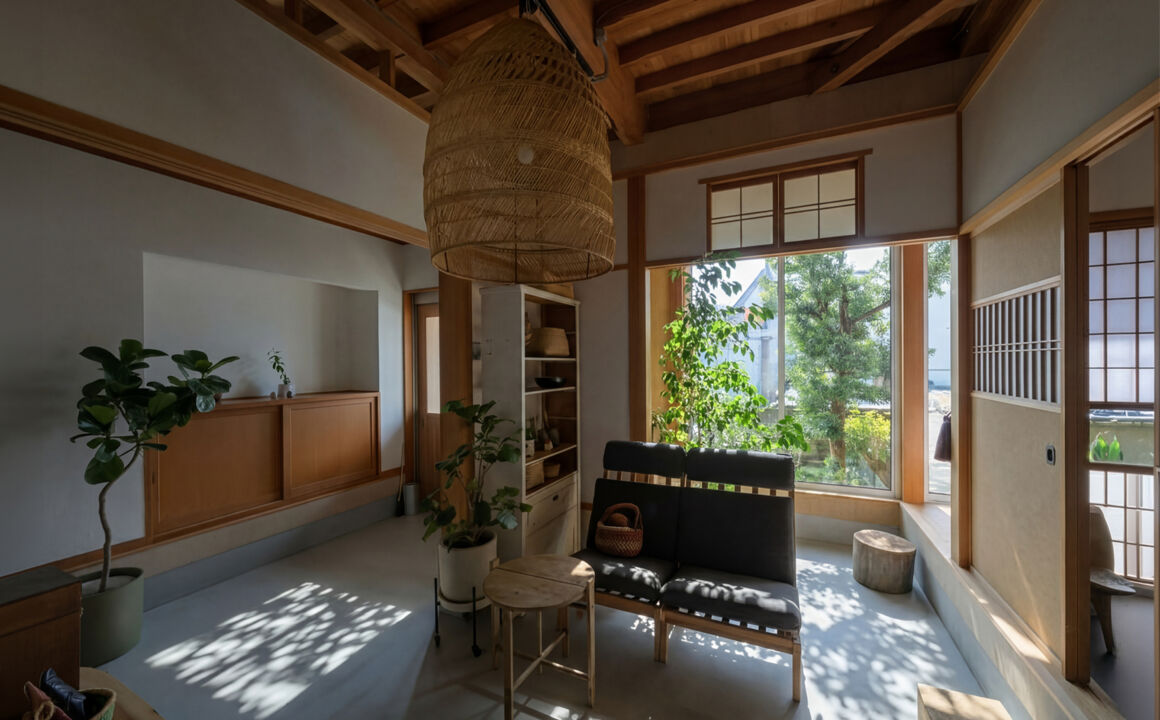 E HOUSE